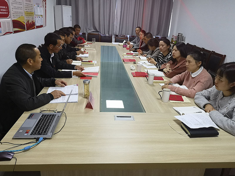 屯溪城建投公司黨支部開展“不忘初心、牢記使命”主題教育“舉旗幟·送理論”宣講活動(dòng)