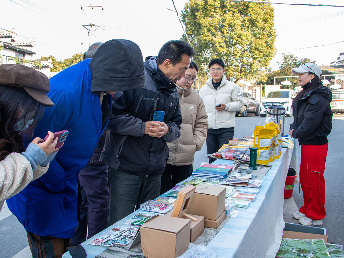 郵政賦能， “四季屯溪玩轉(zhuǎn)鄉(xiāng)村” 活動(dòng)與 南溪南村“篁南郵局” 共筑鄉(xiāng)村振興夢(mèng)