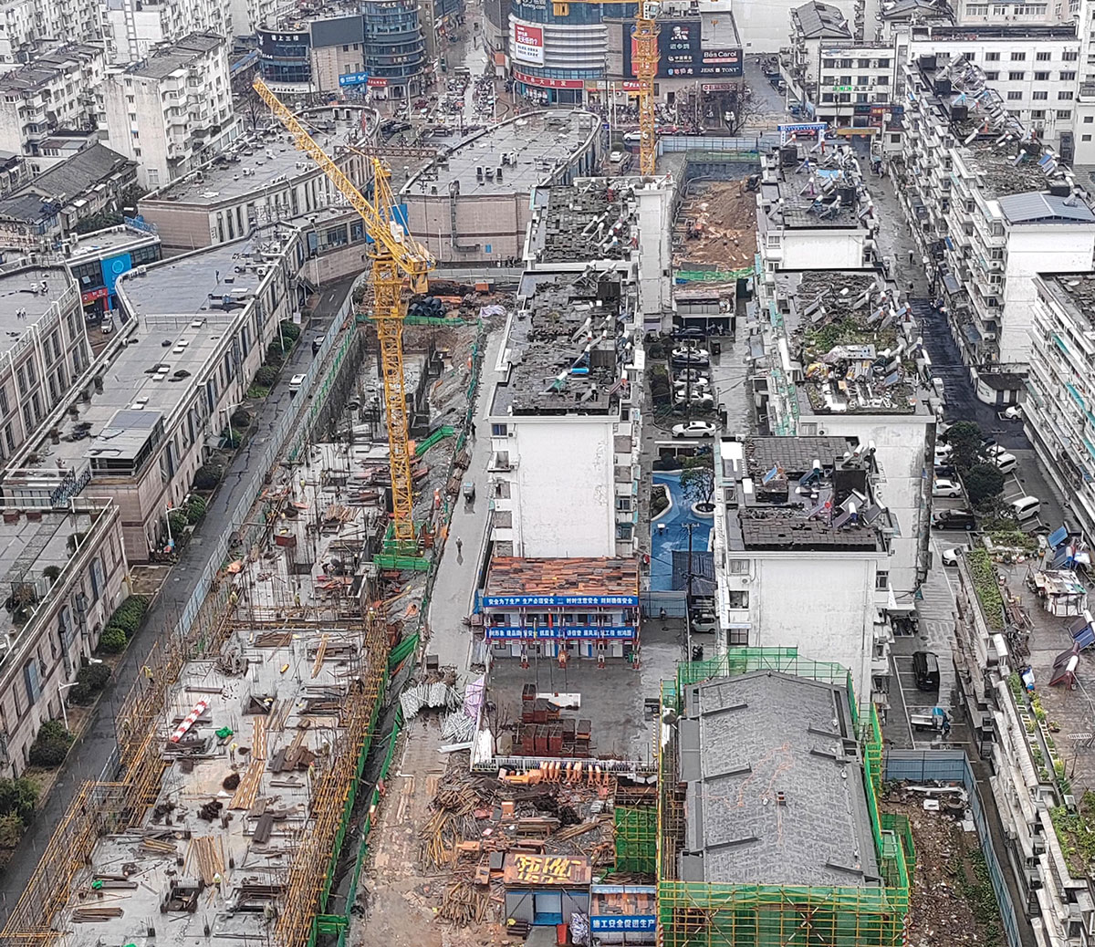 新躍小區(qū)危舊房改造項目——克服不利天氣，高效有序推進