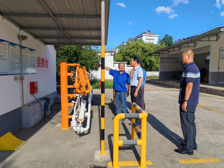 筑牢安全防線    護(hù)航國慶佳節(jié)  區(qū)國投集團(tuán)昱燃液化氣公司全面開展“國慶、中秋”節(jié)前安全檢查