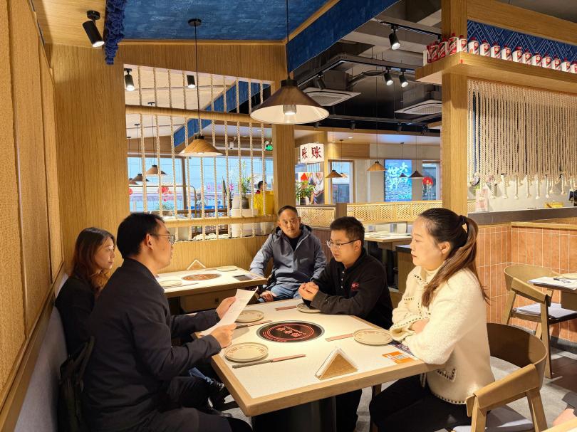 誠信賦能強根基 協(xié)同提質(zhì)譜新篇 區(qū)政府領(lǐng)導走訪首批“真不二價”誠信經(jīng)營單位