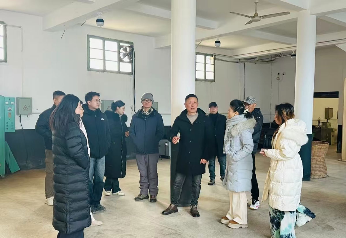 同聚實(shí)驗(yàn)茶場(chǎng) 共繪屯綠新篇——2026年屯溪區(qū)茶葉協(xié)會(huì)首次理事長(zhǎng)辦公會(huì)圓滿召開(kāi)